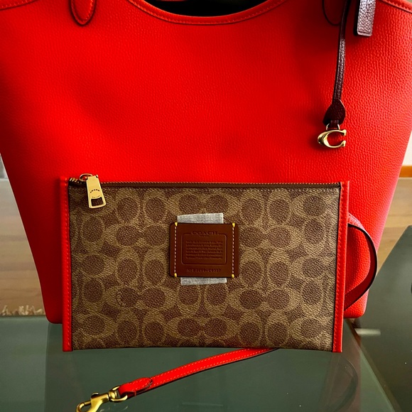 Coach Day Tote - Picture 8 of 11